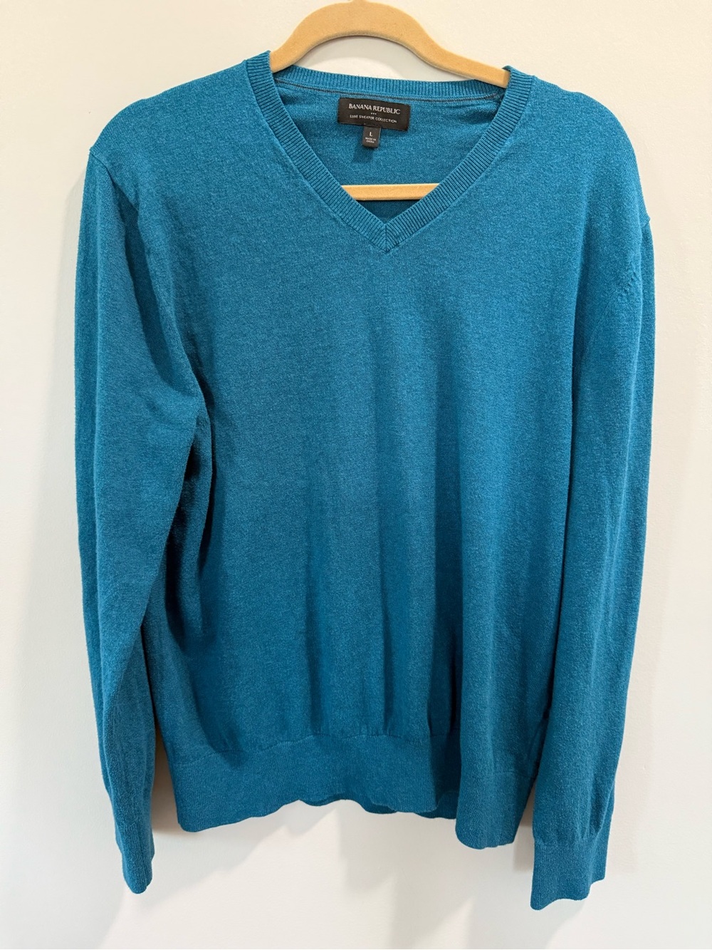 Banana Republic Men's Teal-Blue V-Neck Sweater